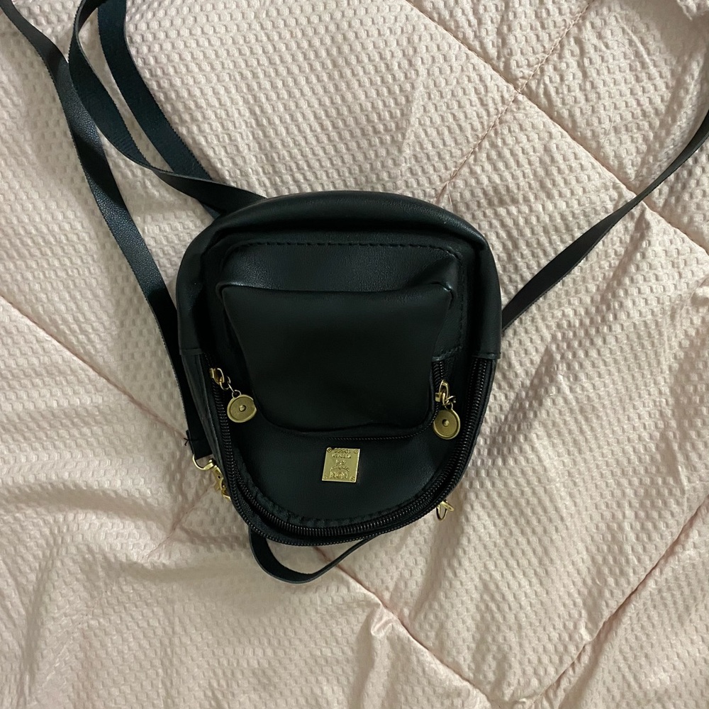 backpack - Picture 2 of 5